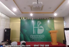 Backdrop hội trường khách sạn Bamboo Saigon: phông nền và chữ nổi tên khách sạn