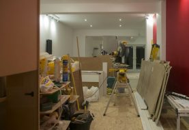 Chi phí thi công showroom phụ thuộc những gì