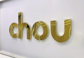Chữ inox vàng gương, inox xước, inox hắt sáng: phân biệt và cách chọn