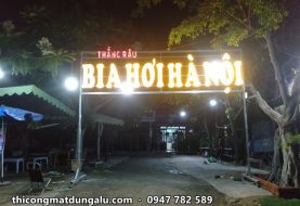 Cổng chữ nổi đèn LED quán Bia Hơi Hà Nội: gia công chữ mica và dựng cổng