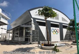 Ốp alu nhà thi đấu trường học: mái đón, mặt dựng và mảng tường trên cao