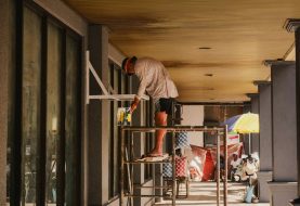 Sửa chữa bảng hiệu: hỏng gì thường gặp và khi nào nên thay mới