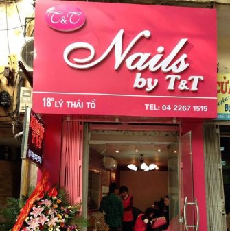 Bảng hiệu chữ nổi mica tiệm Nails by T&T