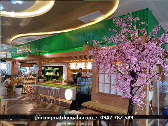 Ốp trần và vách trang trí bằng tấm nhôm đục lỗ trong khu ẩm thực trung tâm thương mại