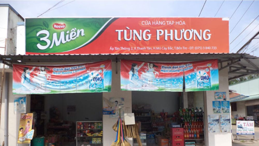 Bảng hiệu cửa hàng in màu với logo và dòng chữ dịch vụ