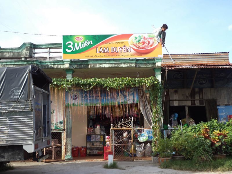 Bảng hiệu bạt cho cửa hàng tạp hóa