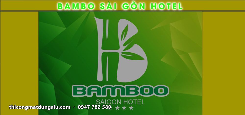 Bản thiết kế backdrop hội trường nền xanh lá logo cây tre, chữ Bamboo Saigon Hotel phía trên