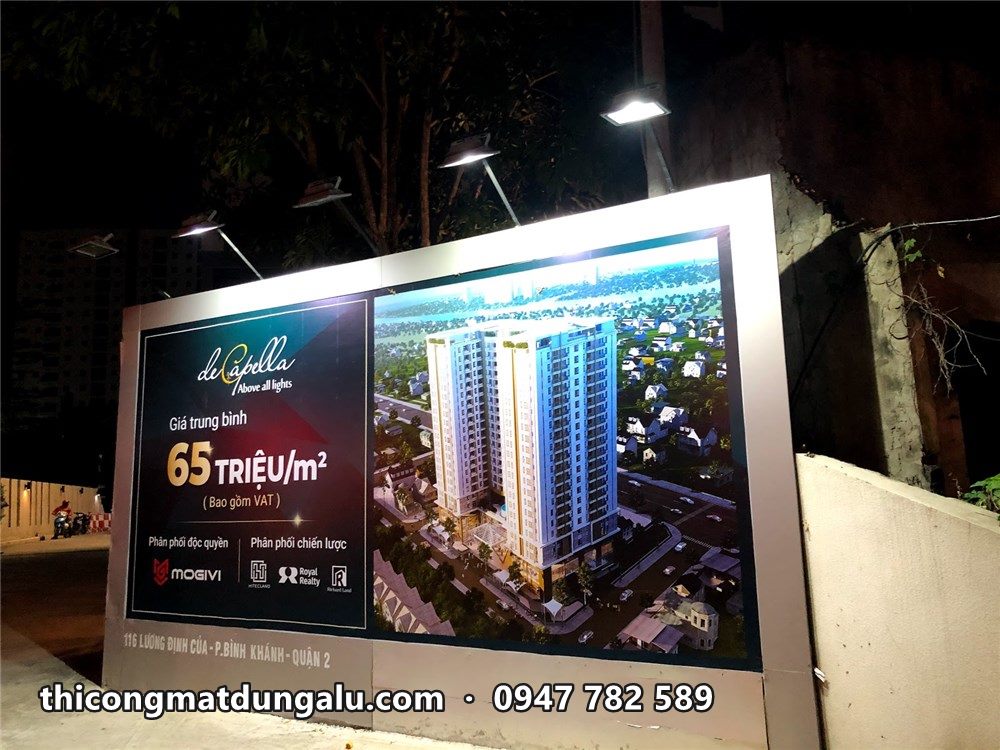 Hộp đèn ngoài trời in phối cảnh tòa căn hộ De Capella, sáng ban đêm