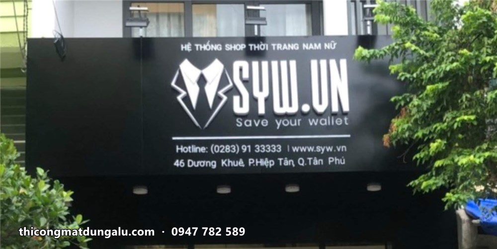 Bảng hiệu SYW hệ thống shop thời trang nam nữ ghi hotline và địa chỉ