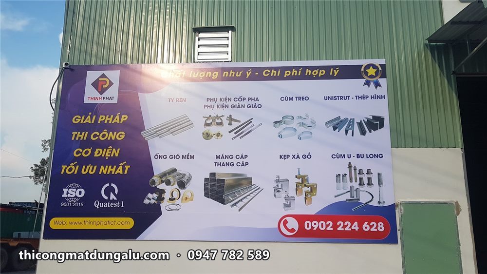 Pano giới thiệu giải pháp và sản phẩm cơ điện treo trên tường nhà xưởng