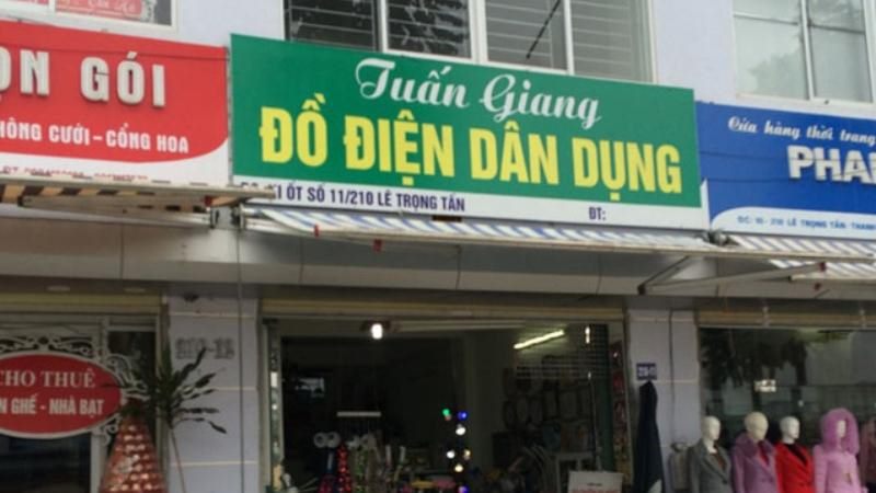 Bảng hiệu cửa hàng đồ điện dân dụng nền xanh lá chữ vàng