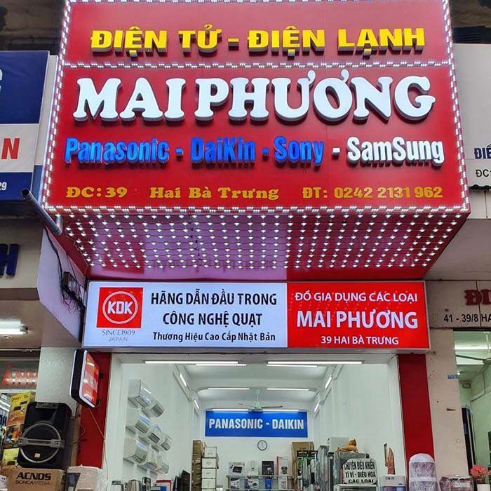 Bảng hiệu điện tử điện lạnh Mai Phương nền đỏ chữ trắng viền LED, dòng logo hãng và hộp đèn phía dưới