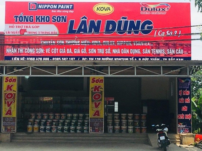 Tổng kho sơn Lân Dũng bảng đỏ, chữ nổi xanh và logo Nippon, Kova, Dulux