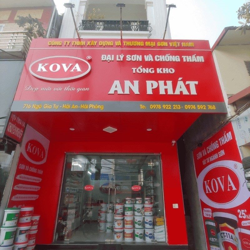 Đại lý sơn Kova An Phát mặt tiền đỏ, logo Kova và biển dọc cùng màu