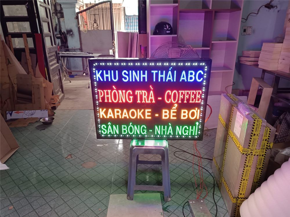 Bảng LED bóng nhiều màu liệt kê phòng trà, karaoke, bể bơi