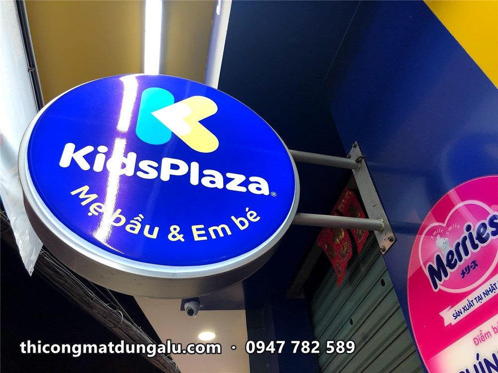 Hộp đèn tròn logo KidsPlaza mẹ bầu và em bé sáng đèn