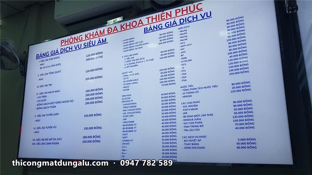 Bảng giá dịch vụ siêu âm của phòng khám làm dạng hộp đèn sáng trắng treo tường