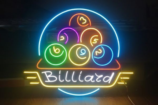 Đèn neon hình các quả bi và chữ Billiard nhiều màu