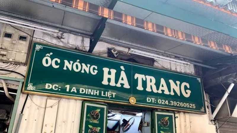 Bảng hiệu Ốc nóng Hà Trang nền xanh lá đậm, chữ trắng kiểu cổ điển
