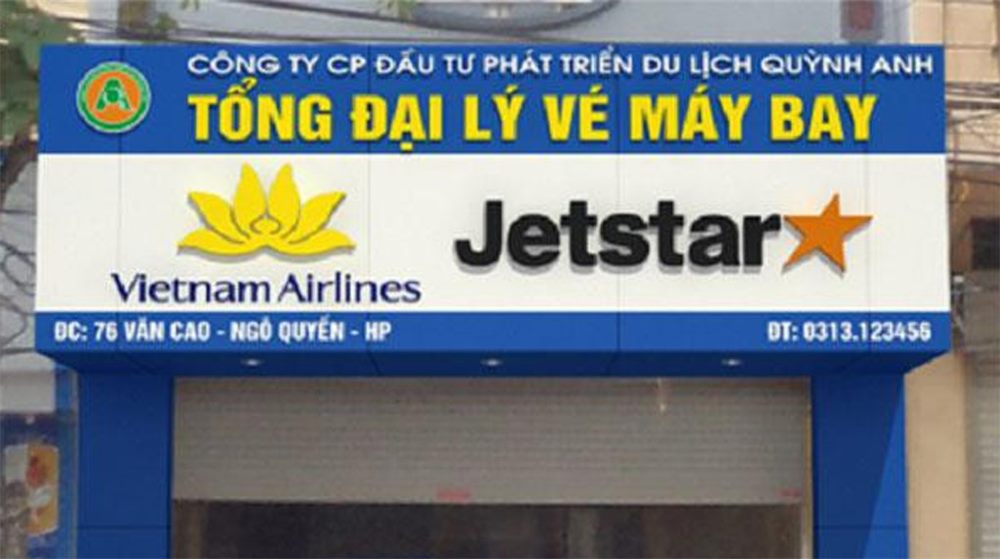 Bảng hiệu tổng đại lý vé máy bay với logo Vietnam Airlines và Jetstar