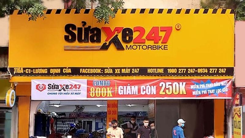 Bảng hiệu tiệm sửa xe nền vàng tôn sóng với chữ nổi đen đỏ
