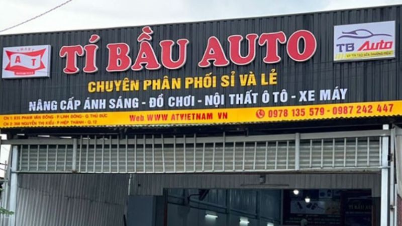 Bảng hiệu cửa hàng đồ chơi ô tô xe máy nền đen chữ đỏ