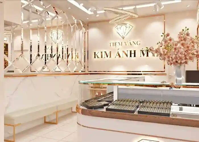 Tiệm vàng nội thất trắng với chữ inox và logo kim cương trên tường gương