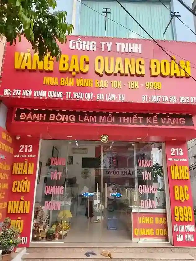 Bảng hiệu công ty vàng bạc nền đỏ chữ vàng kèm dịch vụ đánh bóng