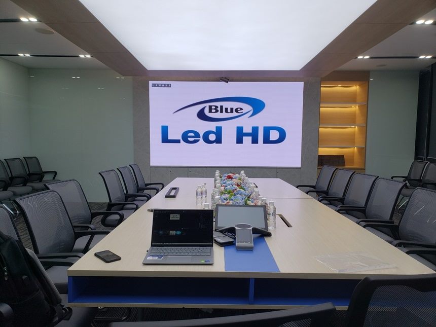 Màn hình LED trong phòng họp lớn