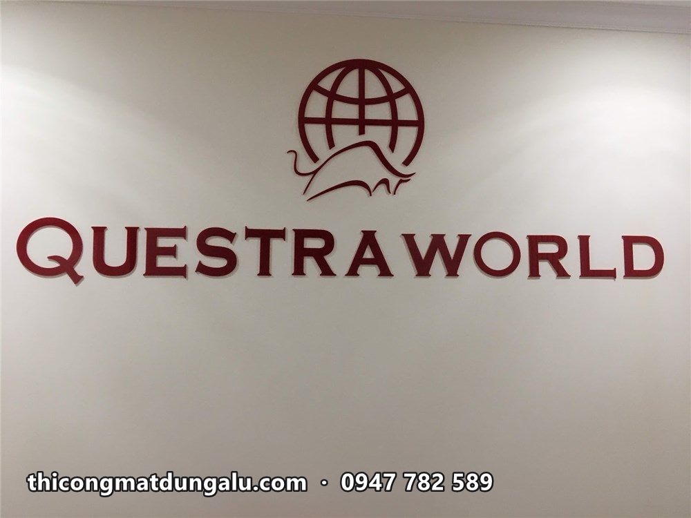 Cận cảnh chữ Questra World đỏ đô và bóng đổ trên tường
