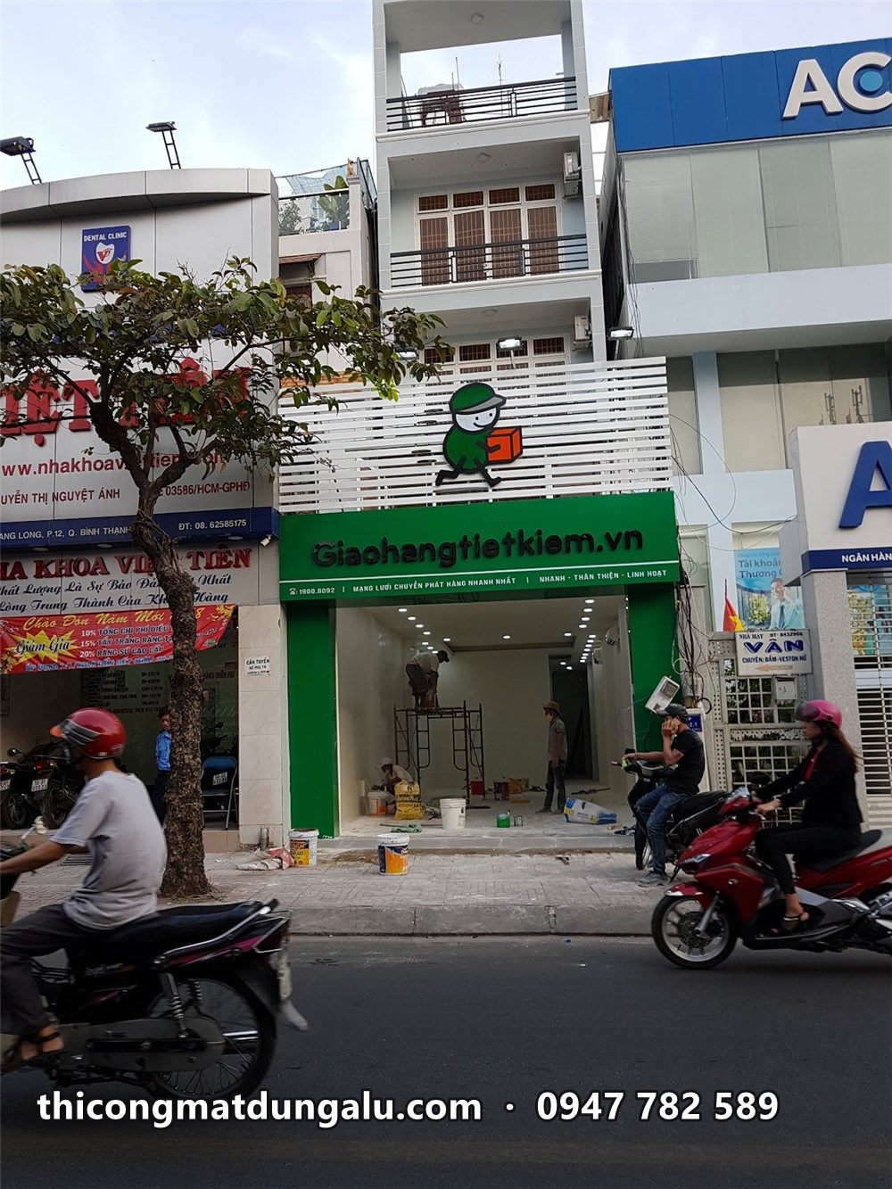 Bưu cục Giao Hàng Tiết Kiệm cạnh ngân hàng, mặt tiền mới hoàn thiện