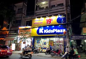 Bảng hiệu chuỗi cửa hàng và phòng khám: KidsPlaza, Doctor's Choice, Clean Republic, Kevin's
