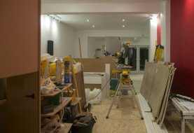 Chi phí thi công showroom phụ thuộc những gì
