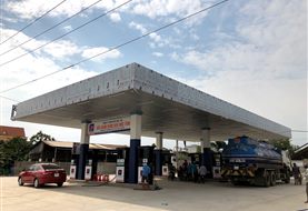 Ốp alu mái che cửa hàng xăng dầu Petrolimex: viền mái, trần và trụ giá