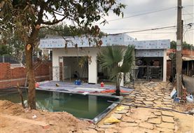 Ốp alu trần và mái nhà vườn có hồ bơi: hình ảnh thi công thực tế